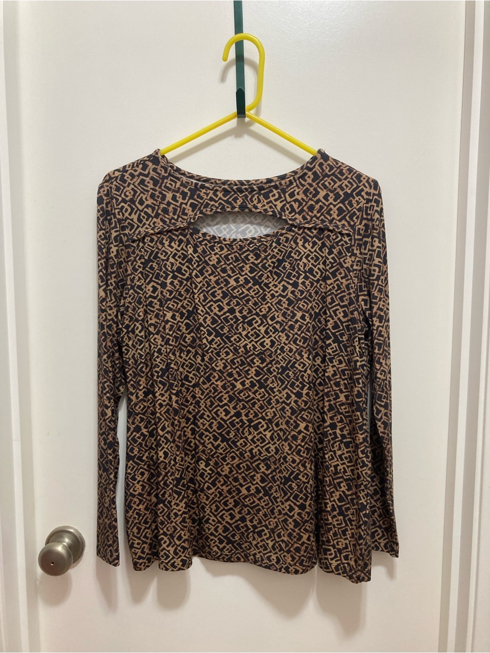 SoftSurroundings tunic style top. Black & Brown Square pattern. Petite Large